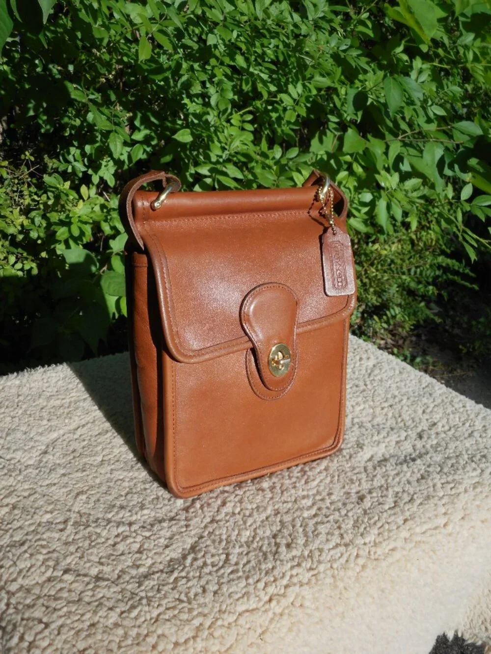 Vintage Coach Murphy  Bag 9930, in British Tan - Picture 2 of 12